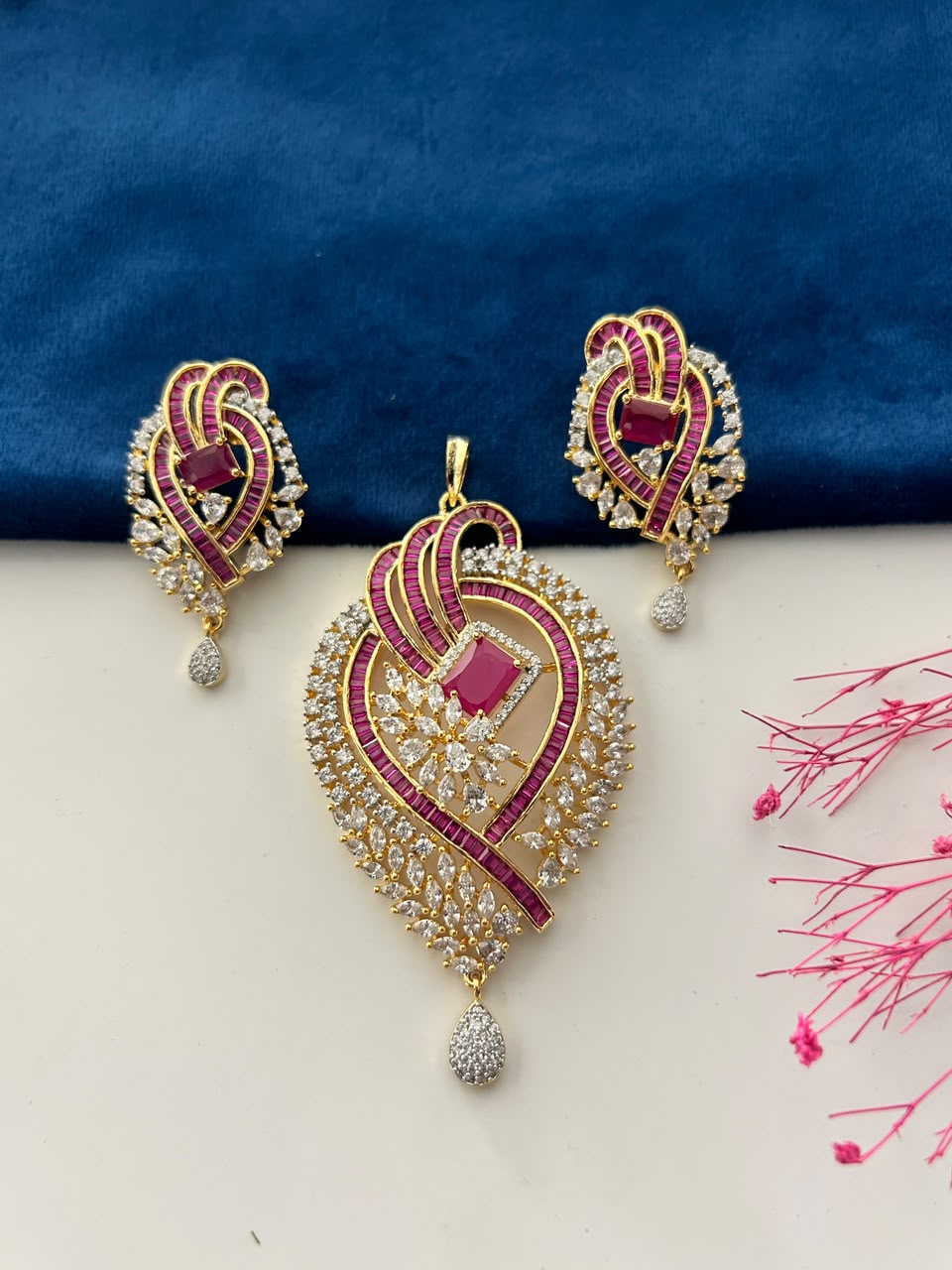 Ruhani Gulnaar Pendant Set