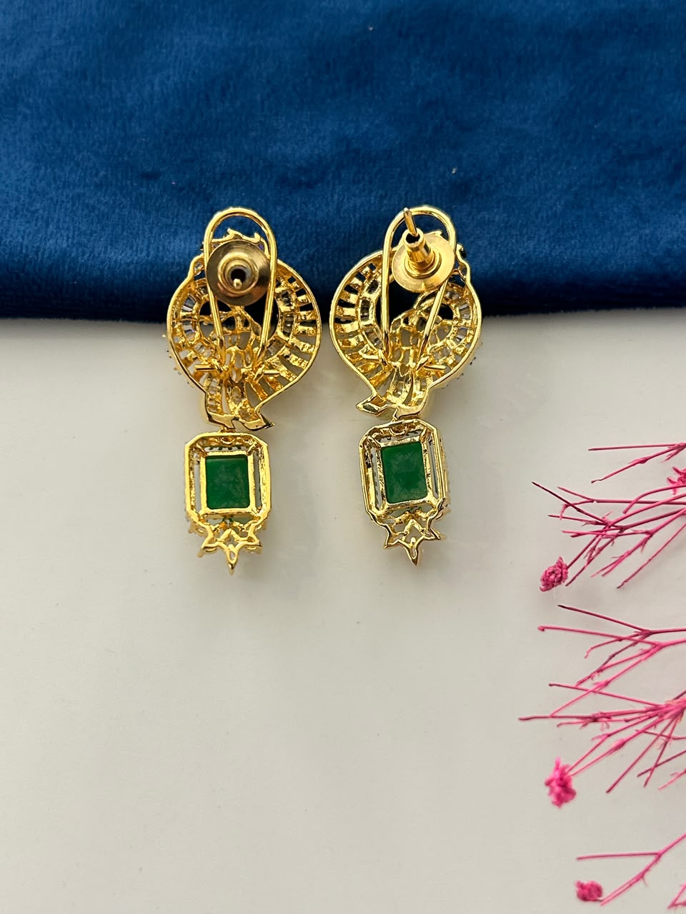 Mayurakshi Emerald Aura Pendant Set