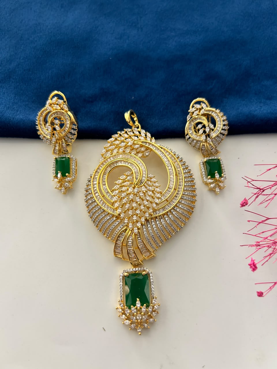 Mayurakshi Emerald Aura Pendant Set