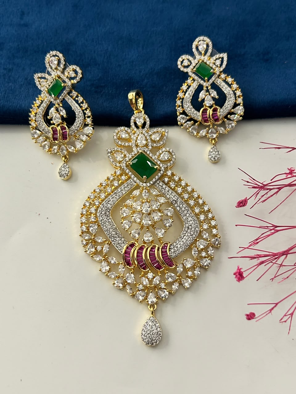 Vaidehi Emerald Rangmahal Pendant Set