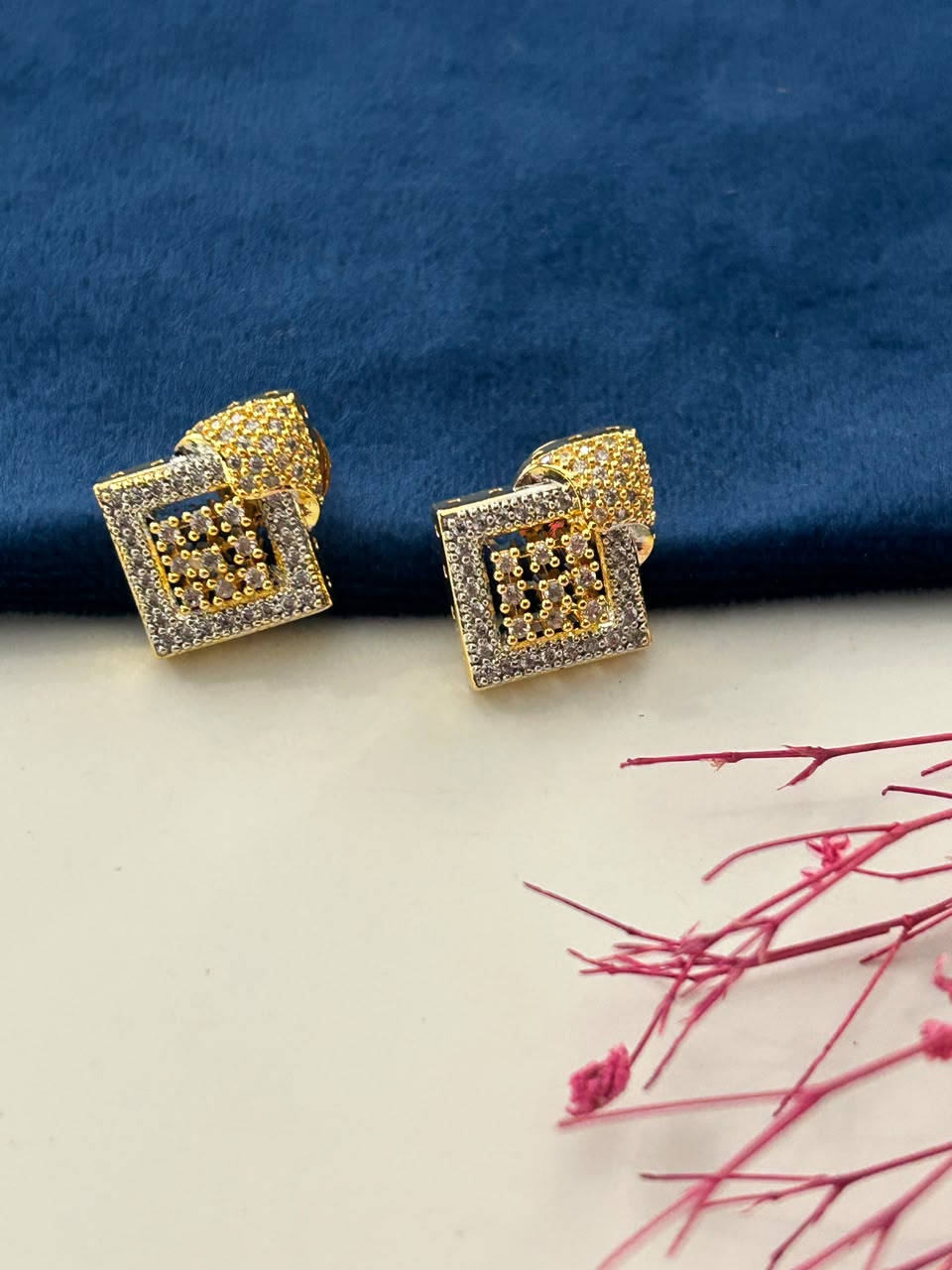 Svarna Prism Pendant Set