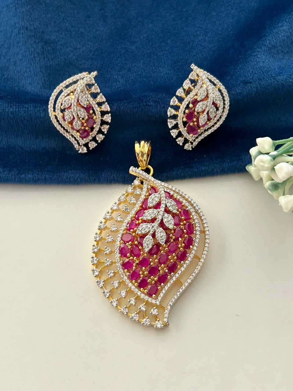 Ruhani Gulnaar Screw Pendant Set