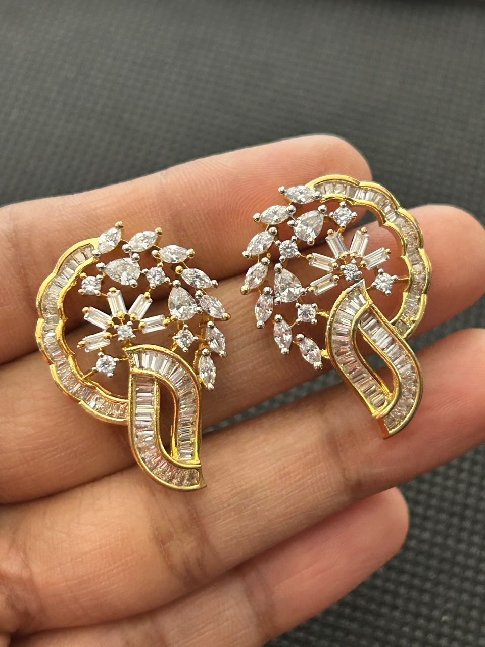 Aarohi Floral AD Pendant Set with Earrings