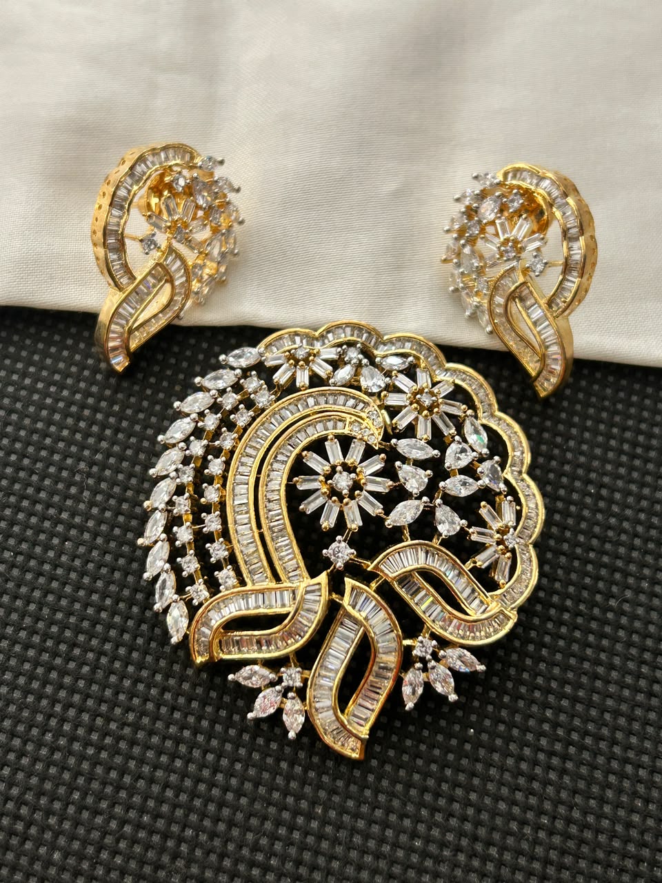 Aarohi Floral AD Pendant Set with Earrings