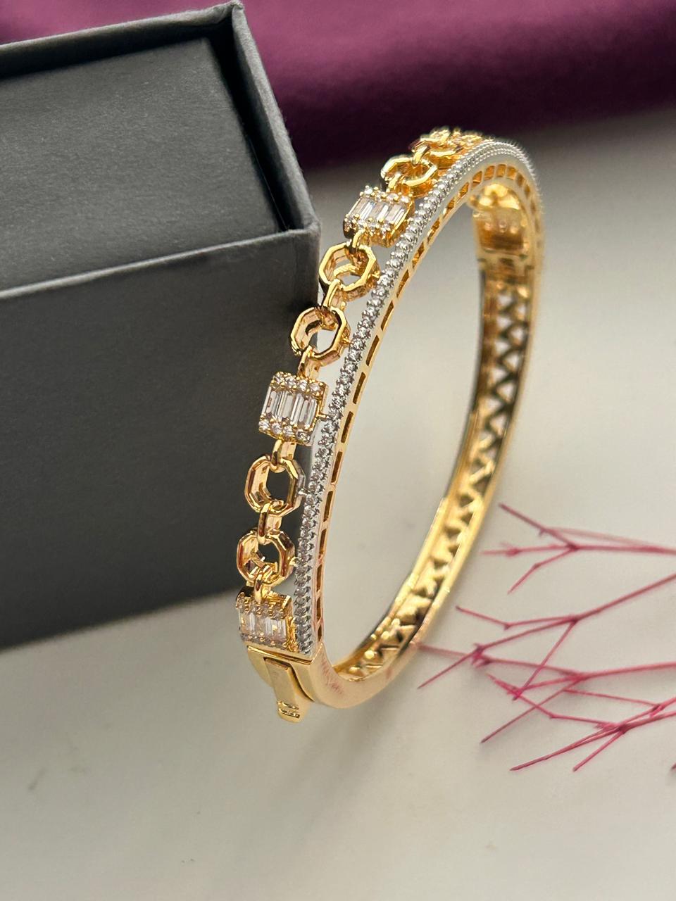Trishika Luxe Link AD Openable Bracelet