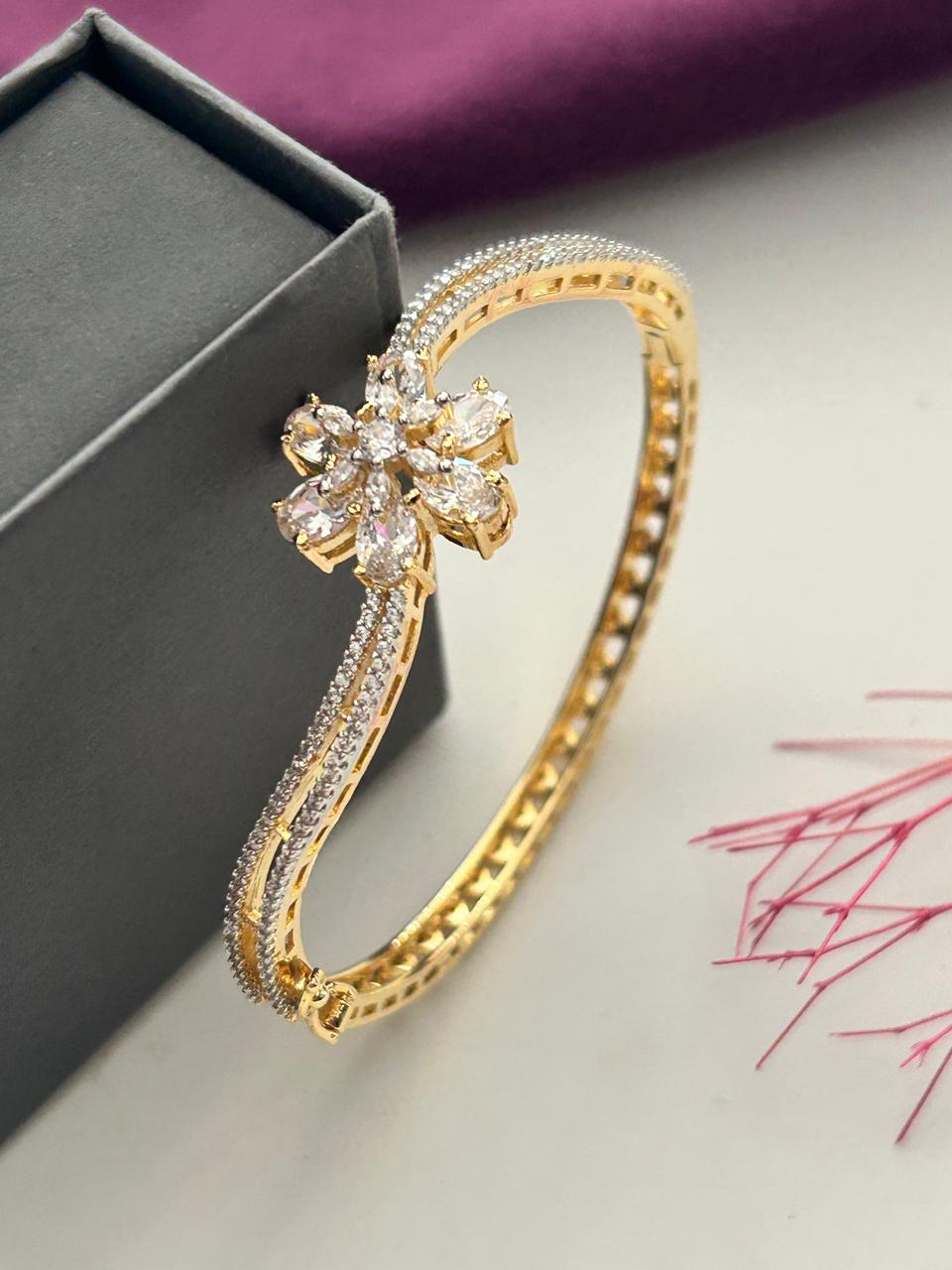 Vanika Blossom Spark AD Openable Bracelet