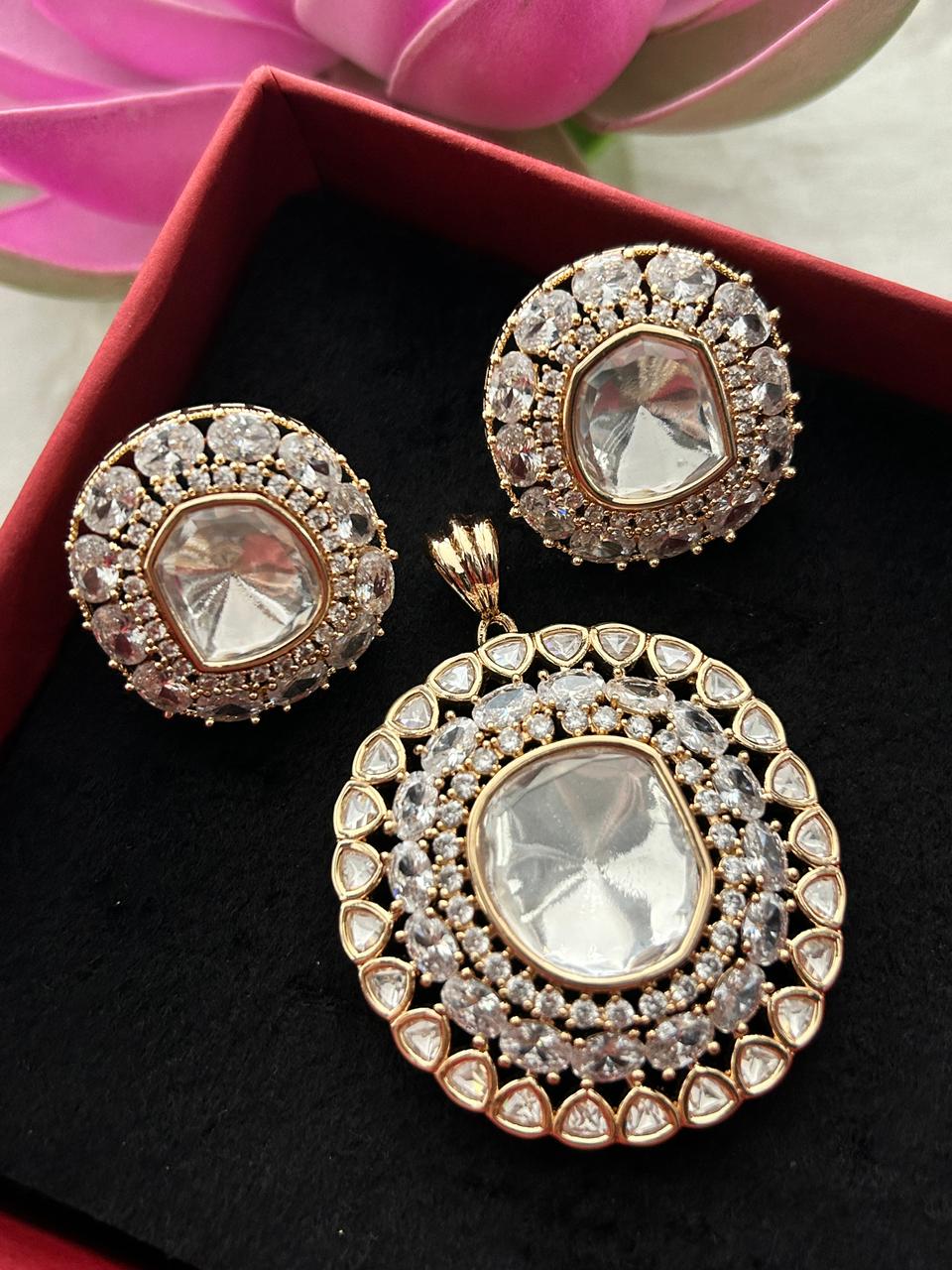 Ruhani Ruby Moissanite Kundan Pendant Set – 18K Gold Plated