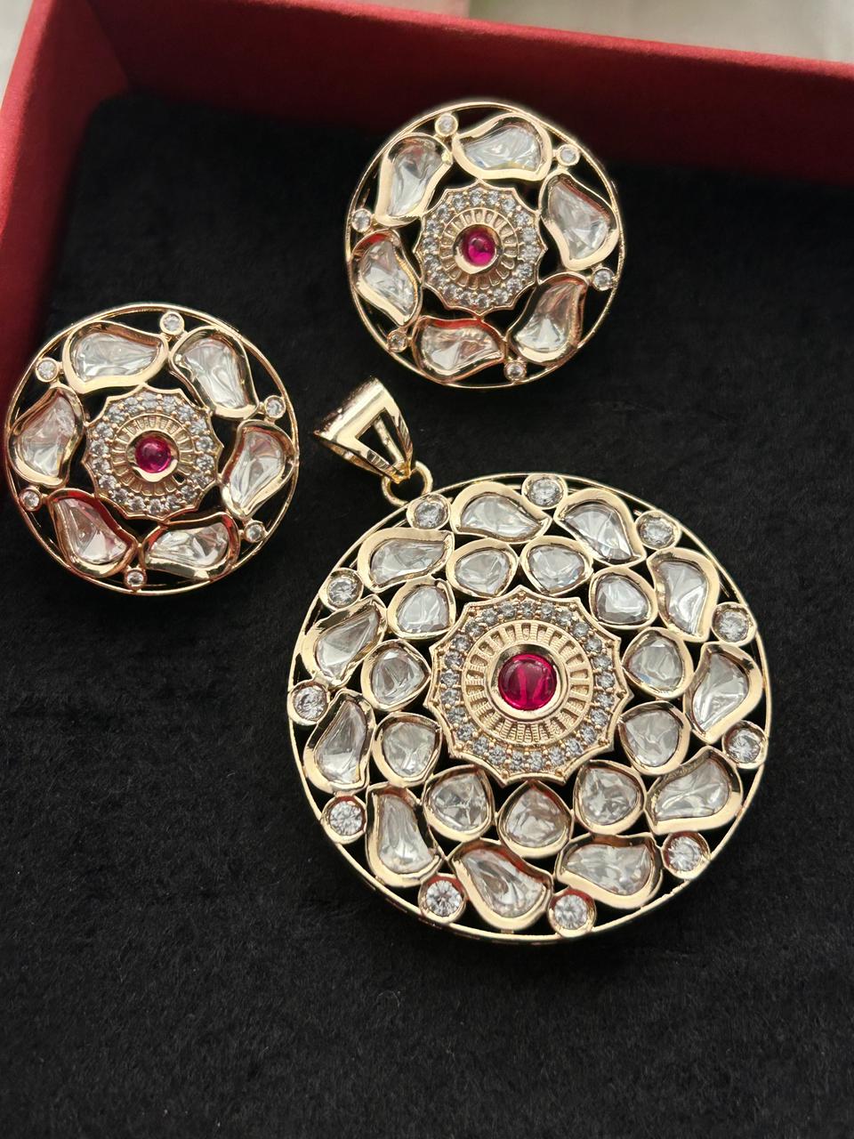 Zarmina Ruby Moissanite Kundan Pendant Set – 18K Gold Plated