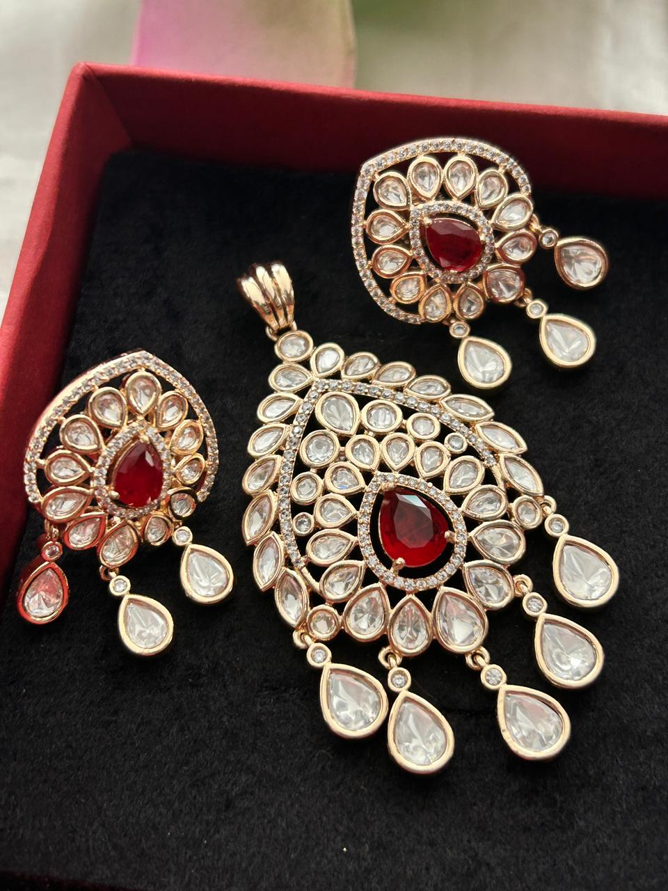 Meher Emerald Moissanite Kundan Pendant Set – 18K Gold Plated