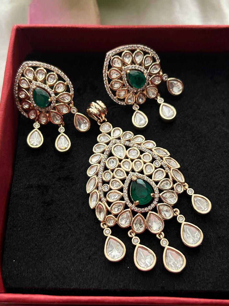 Meher Emerald Moissanite Kundan Pendant Set – 18K Gold Plated