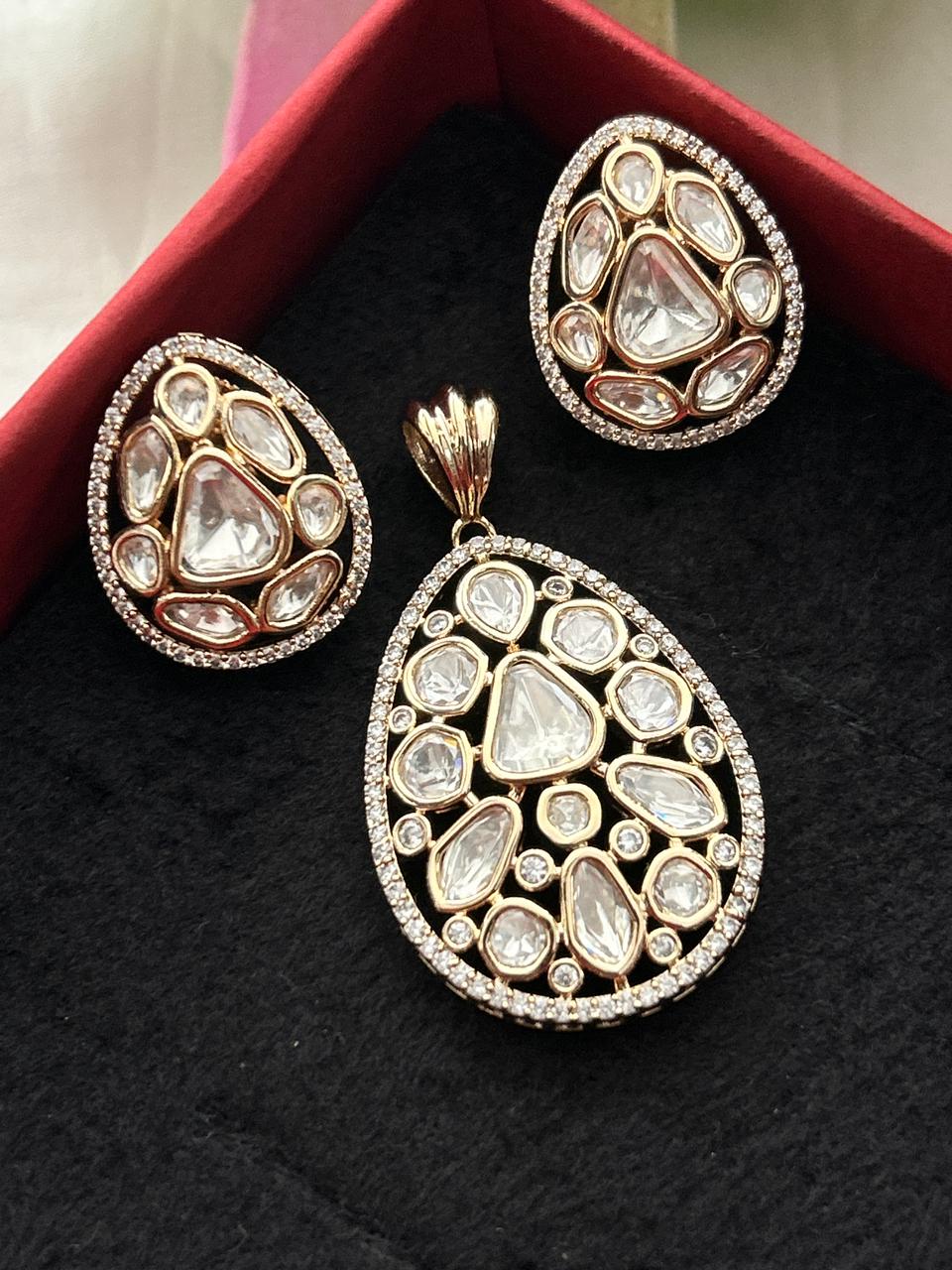 Aadvika Moissanite Kundan Pendant Set – 18K Gold Plated