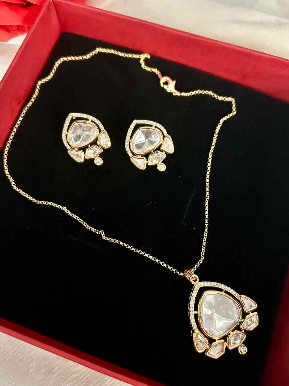 Aadhya Kundan Teardrop Pendant Set