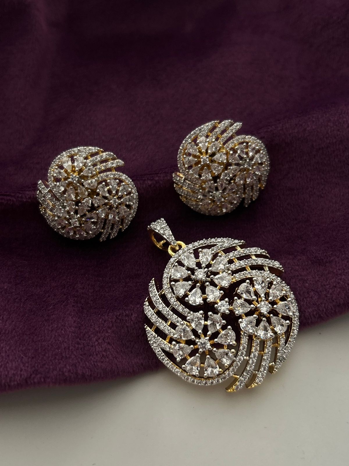 Vaanya Floral Swirl Pendant Set