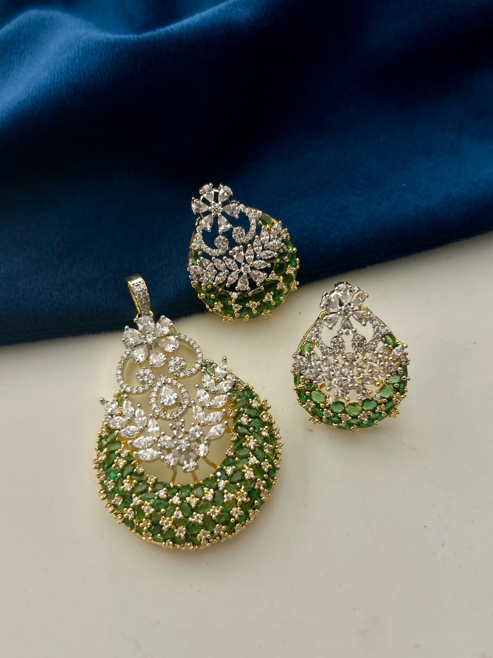 Gulabi Chandrika AD Pendant Set