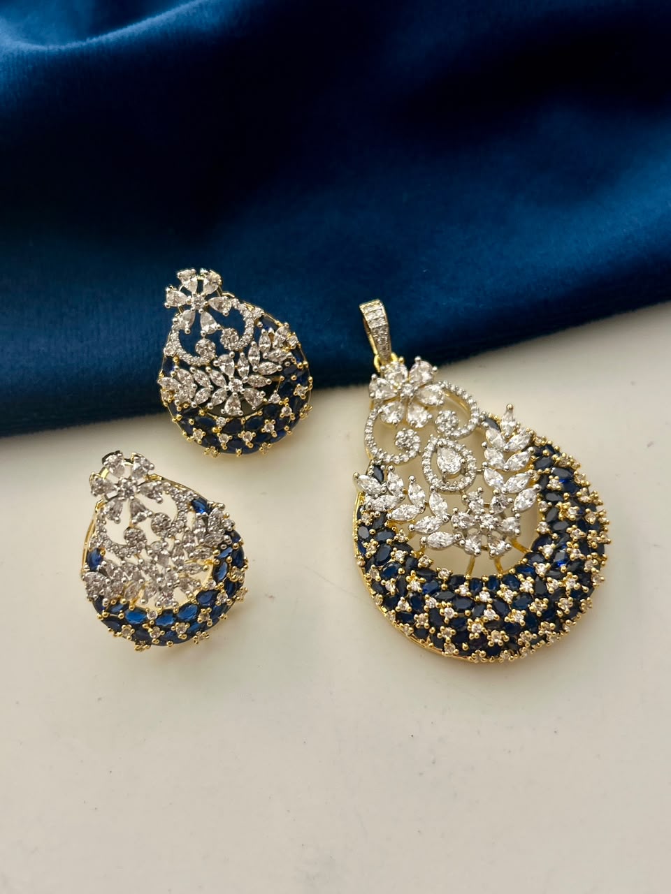 Gulabi Chandrika AD Pendant Set