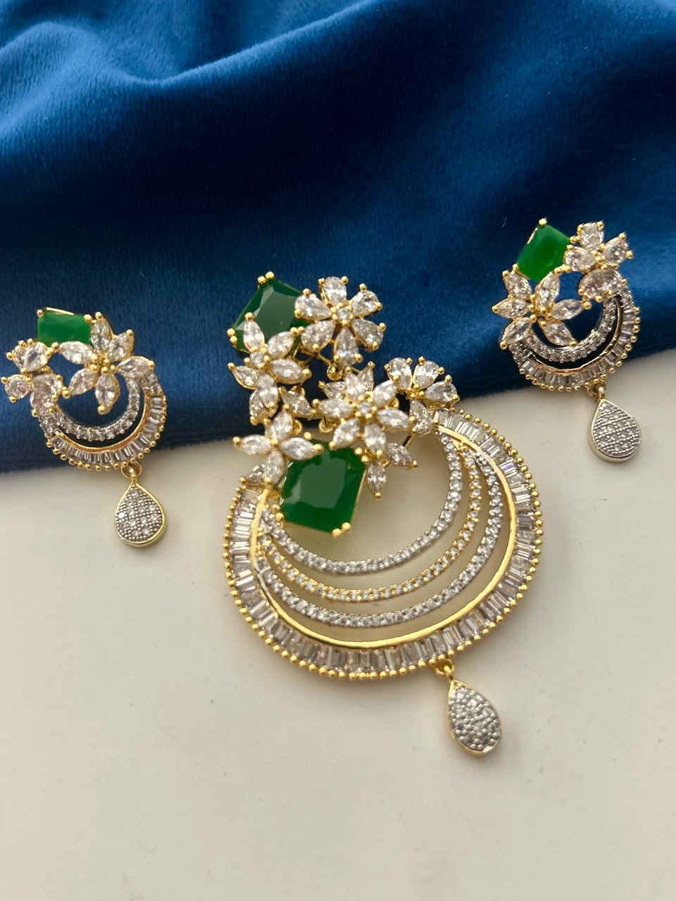 Haryali Chandrika AD Pendant Set
