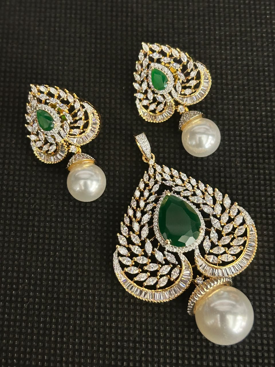 Neelanjali Pearl Pendant Set & Earrings for Women