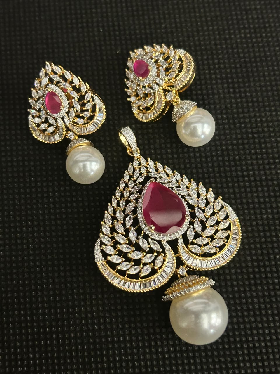 Neelanjali Pearl Pendant Set & Earrings for Women
