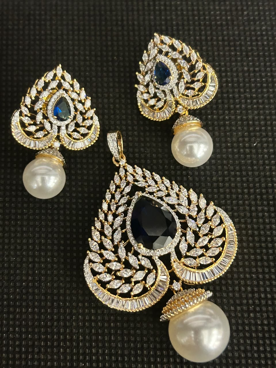 Neelanjali Pearl Pendant Set & Earrings for Women