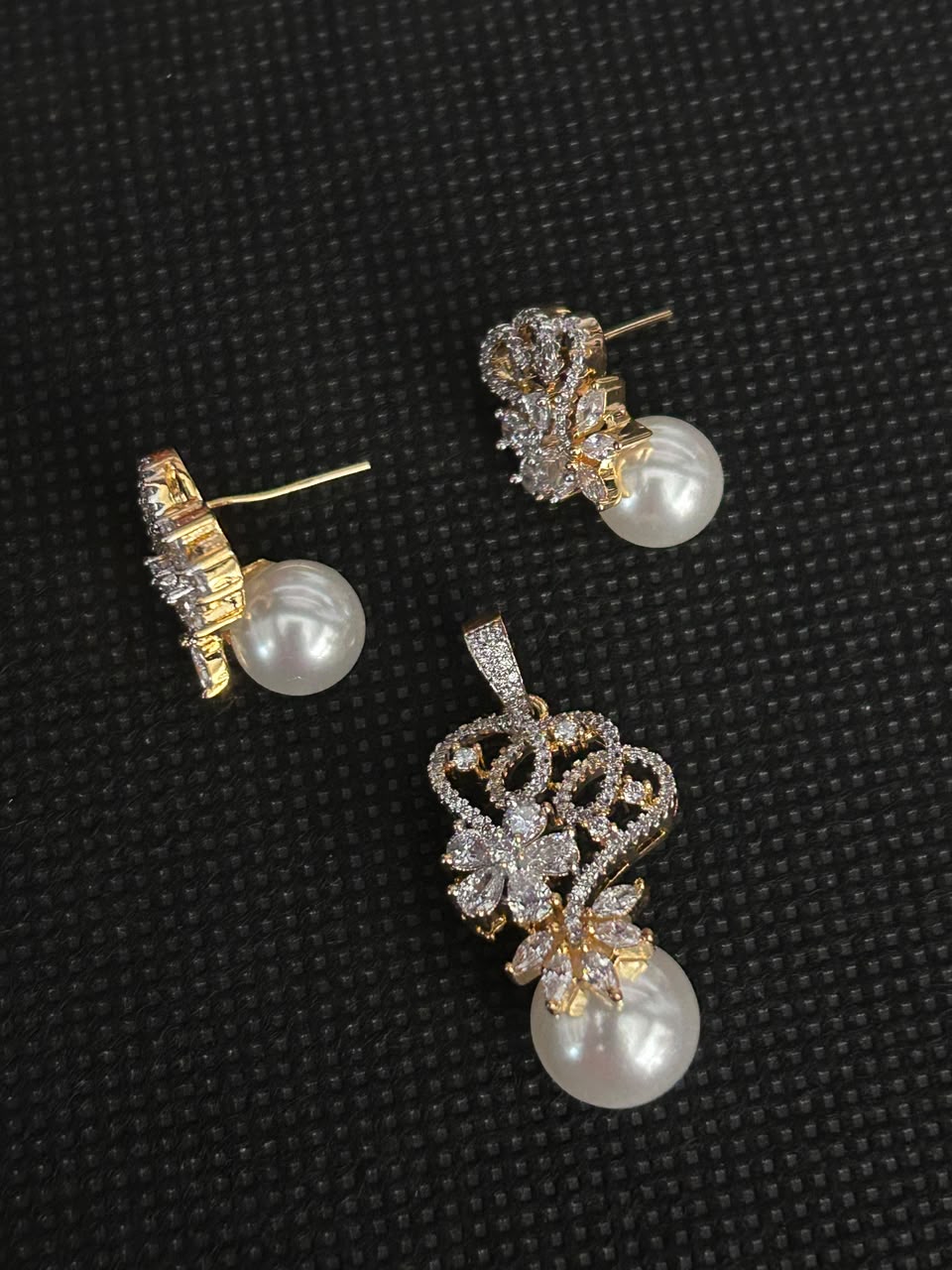 pearl-blossom-grace-pendant-set