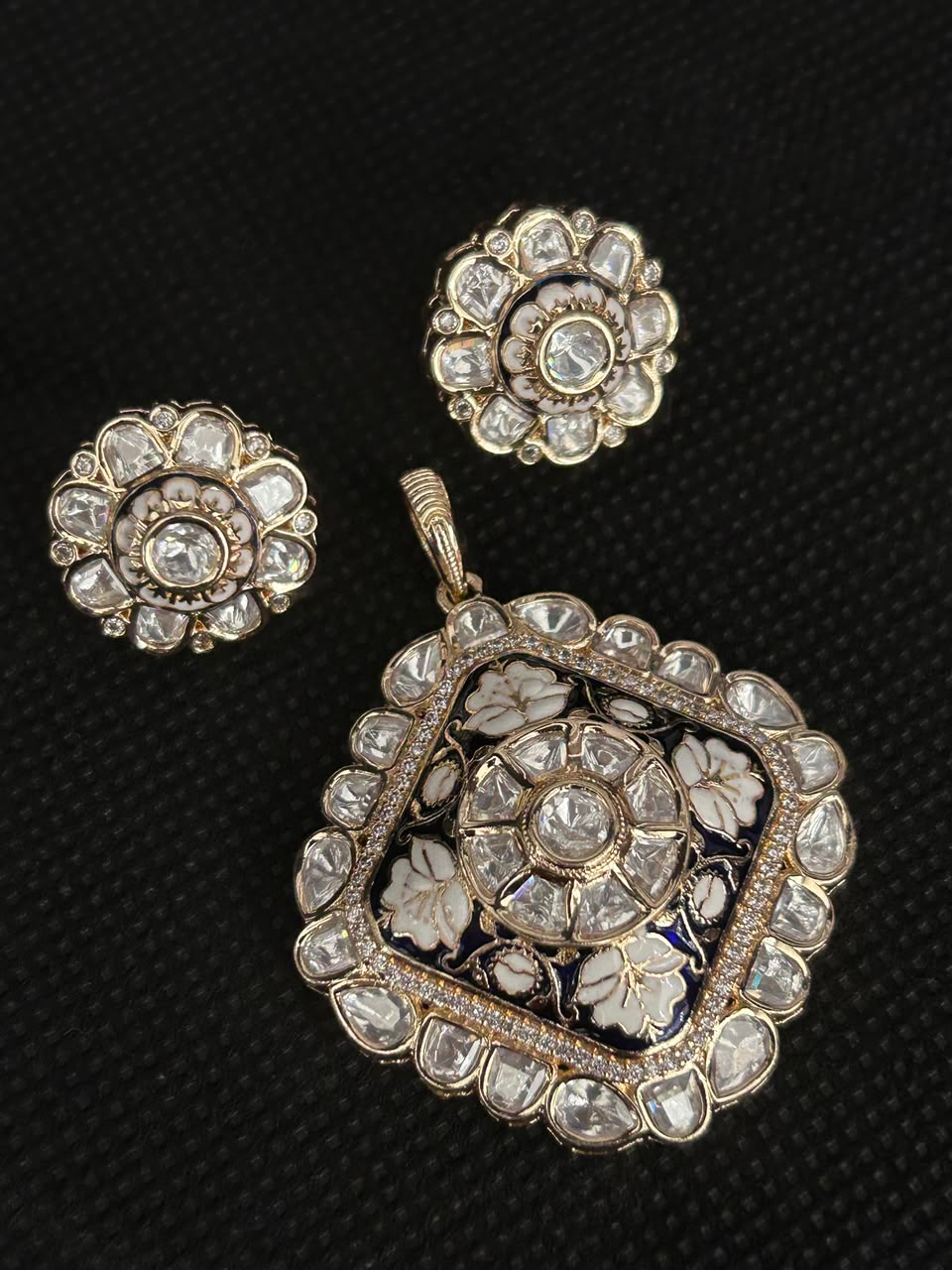 Zarina Kundan Royale Pendant Set