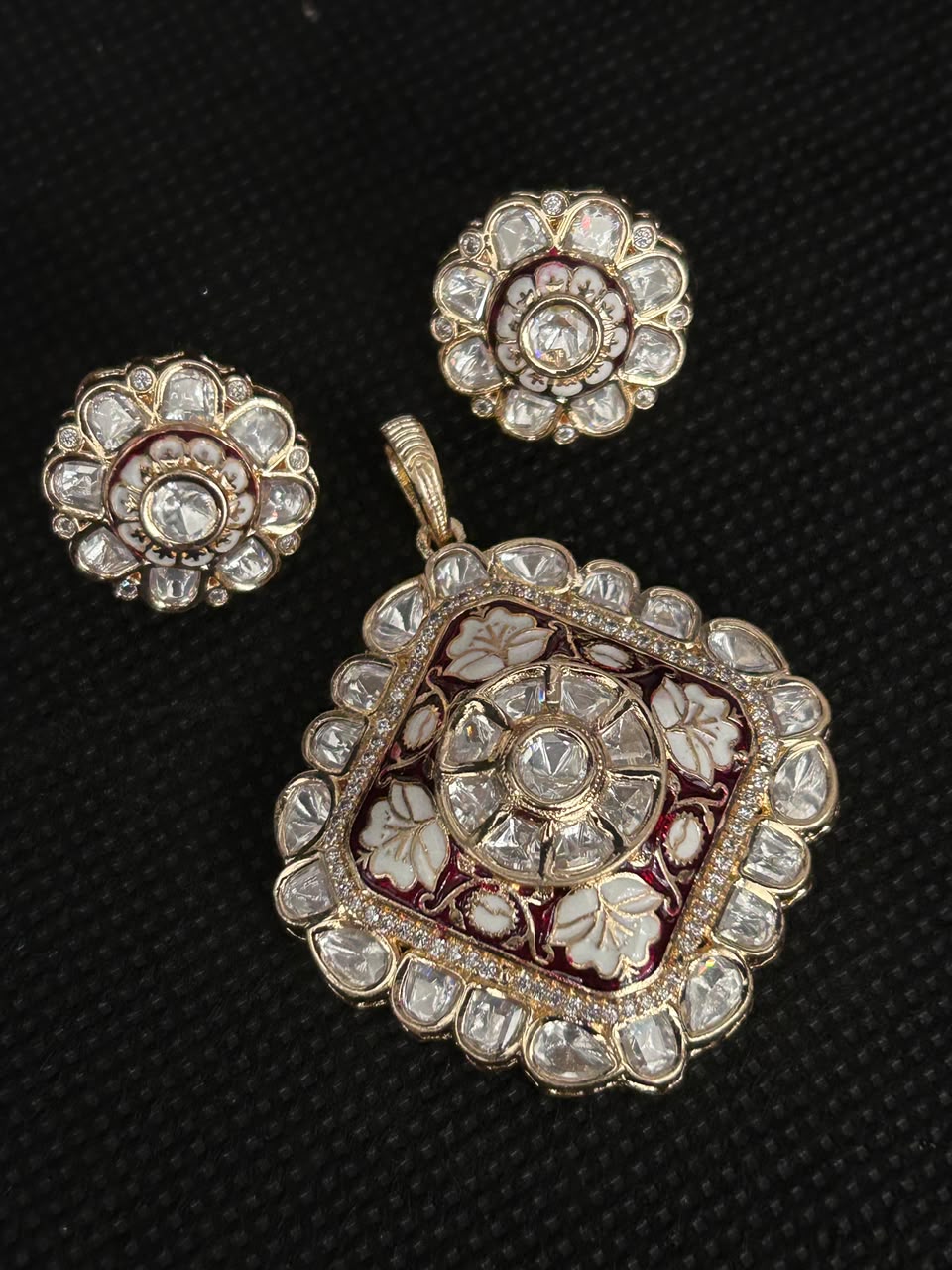 Zarina Kundan Royale Pendant Set