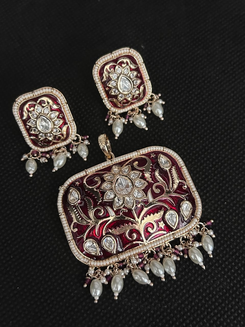 Noor Jharokha Kundan Pendant Set