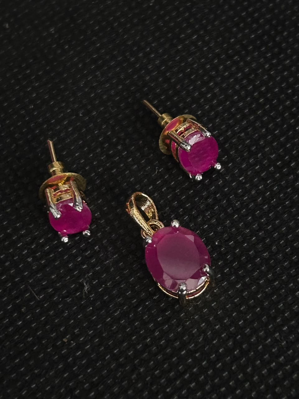 Evara Oval White, Ruby, Emerald green Pendant Set