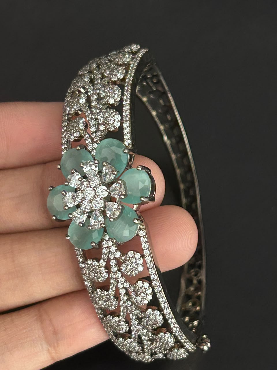 Floral  Blossom Openable Bracelet for Women