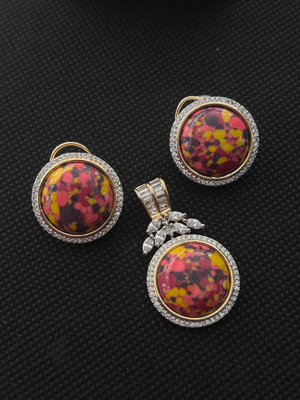 Neelamika Green Blue Pendant Set