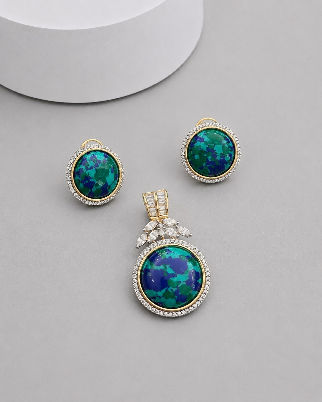 Neelamika Green Blue Pendant Set