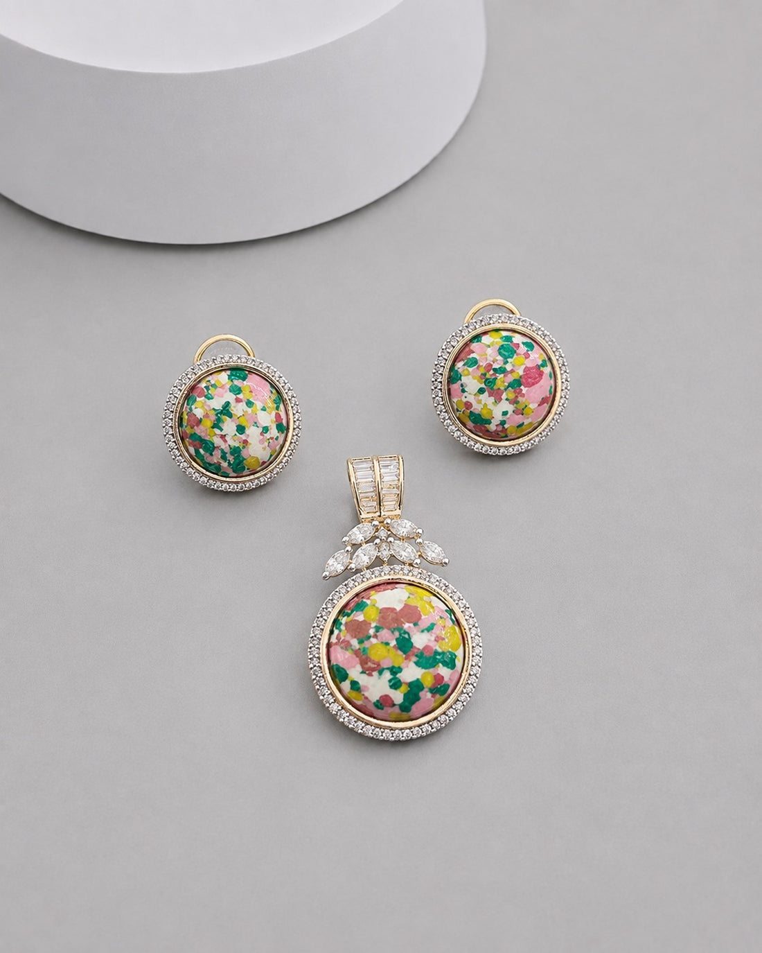 Neelamika Green Blue Pendant Set