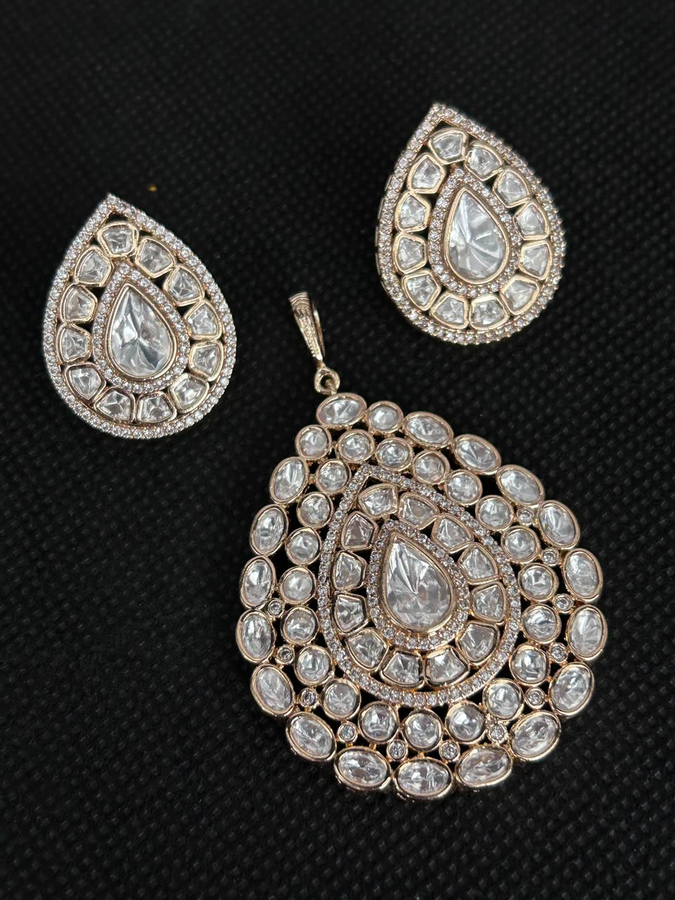 Taarini Polki Teardrop Pendant Set & Earrings