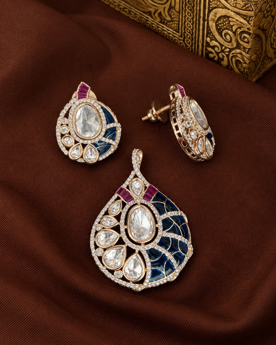 Aavya Kundan Screw Pech Earrings & Pendant