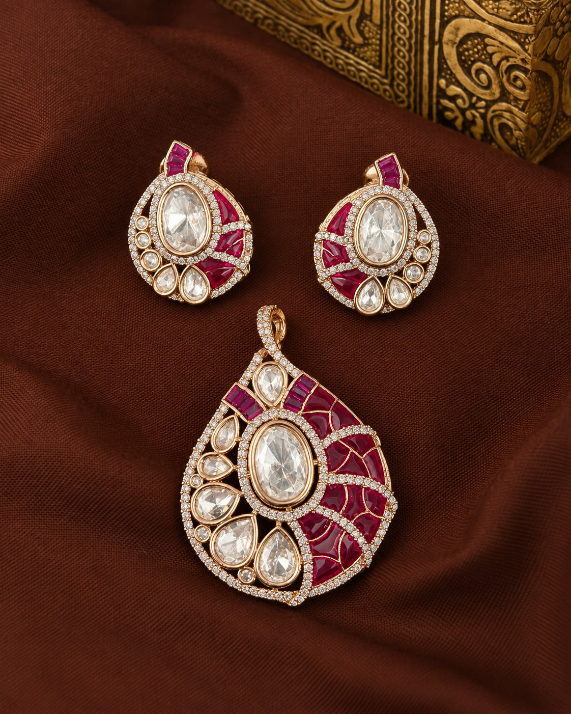 Aavya Kundan Screw Pech Earrings & Pendant
