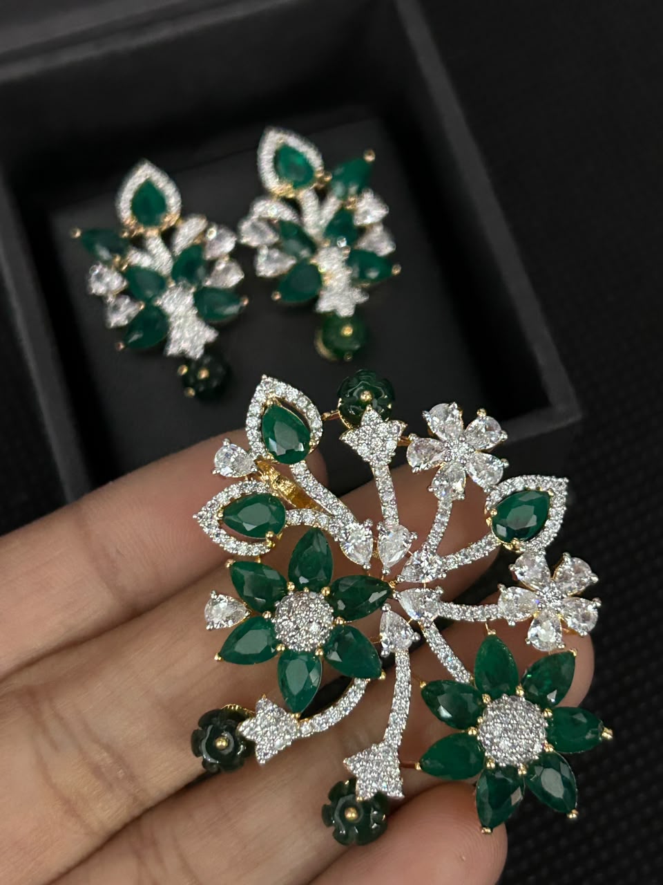 Aaranya Bloom Floral Pendant Set
