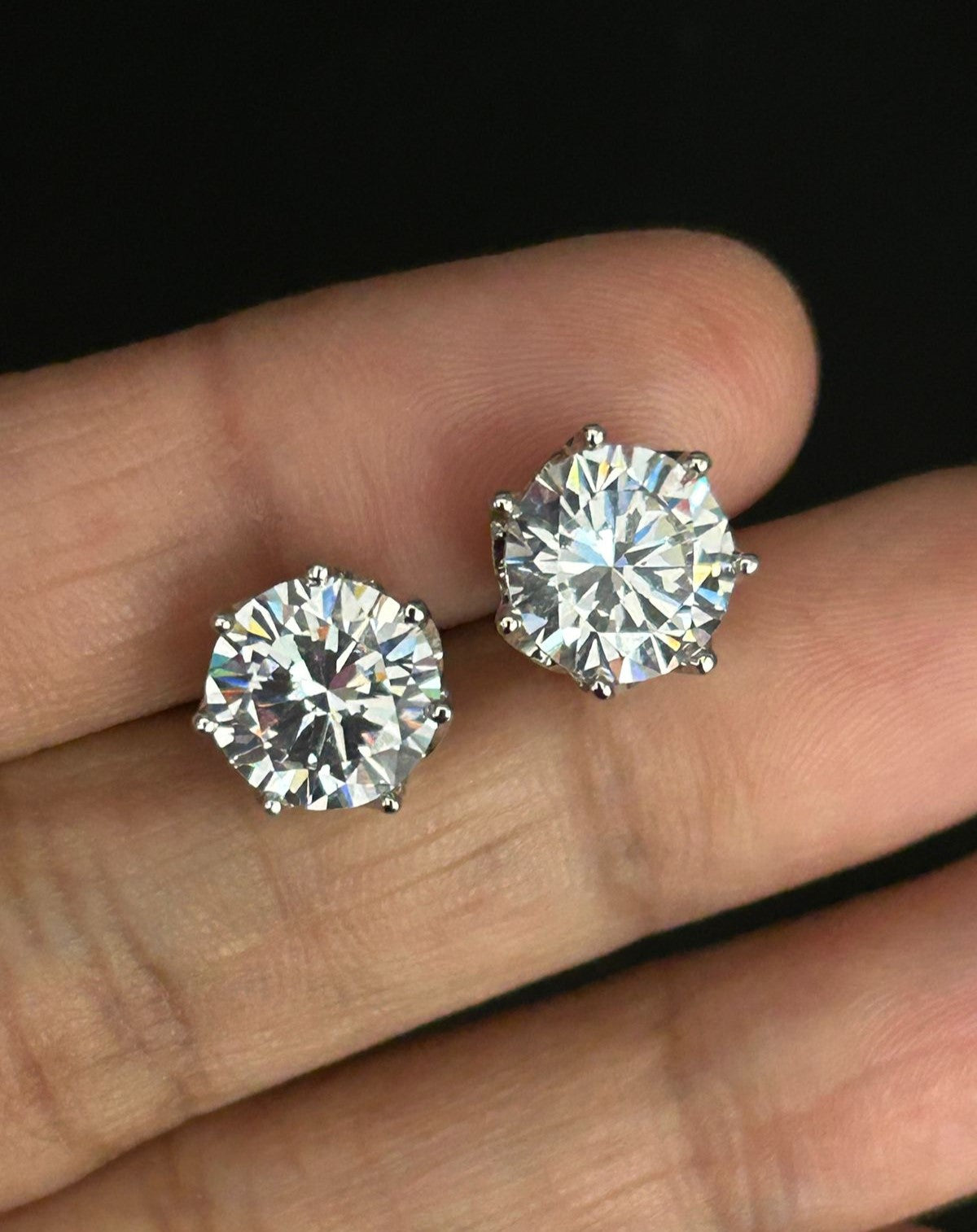 Premium 8 Carat Diamond Stud Earrings Gold & Silver Tone Classic Round Design