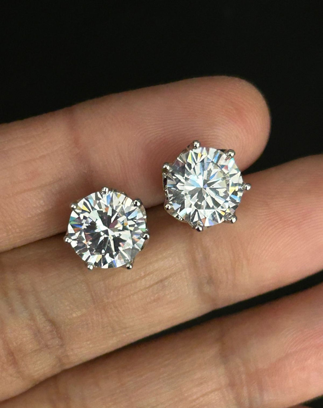 Premium 8 Carat Diamond Stud Earrings Gold & Silver Tone Classic Round Design