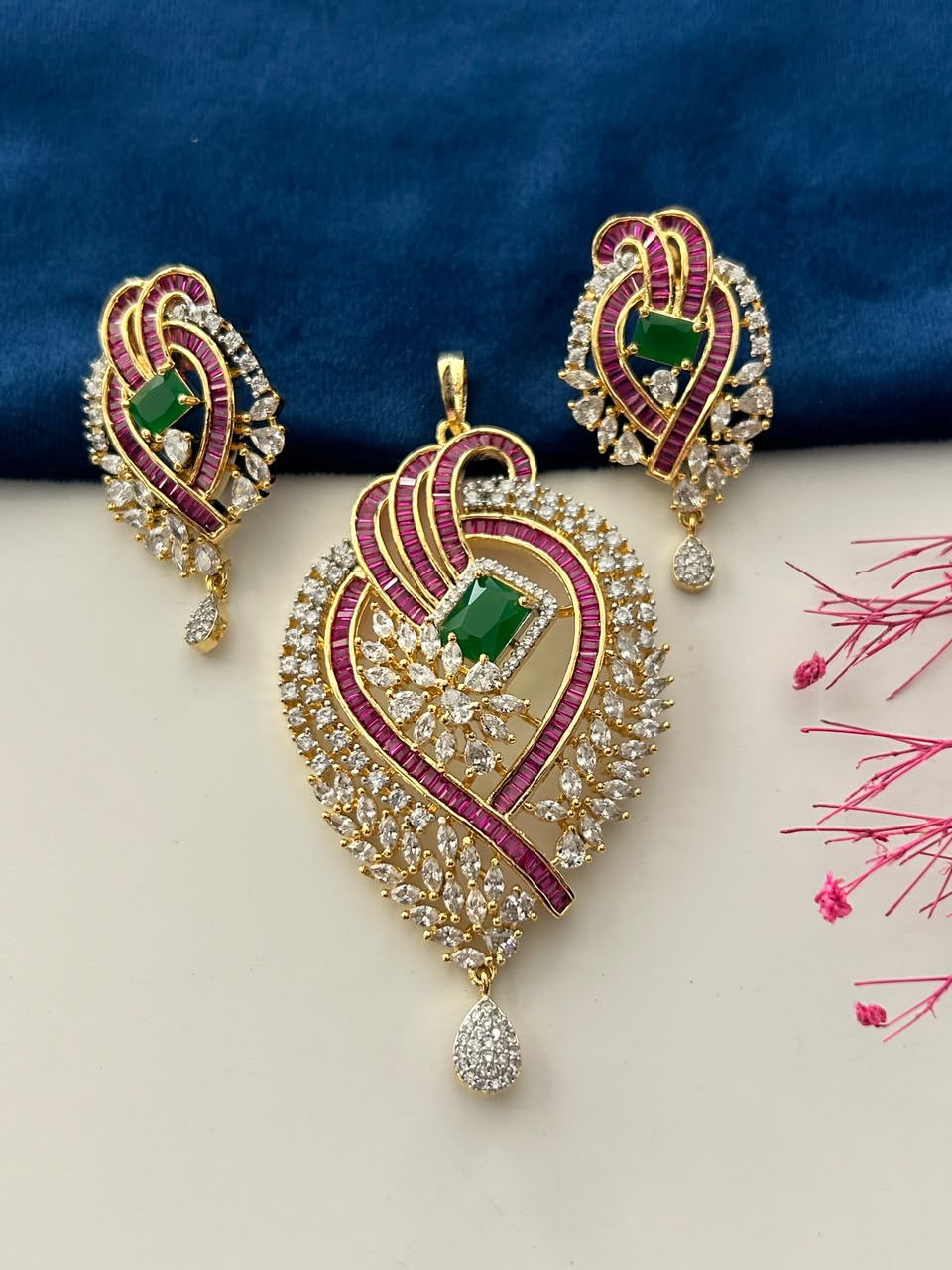 Ruhani Gulnaar Pendant Set