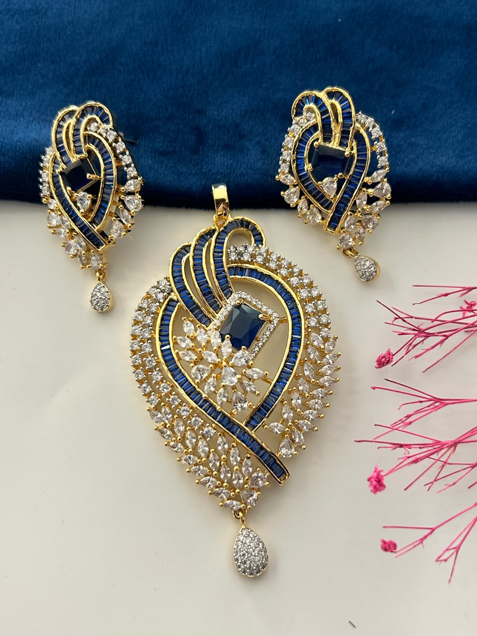 Ruhani Gulnaar Pendant Set