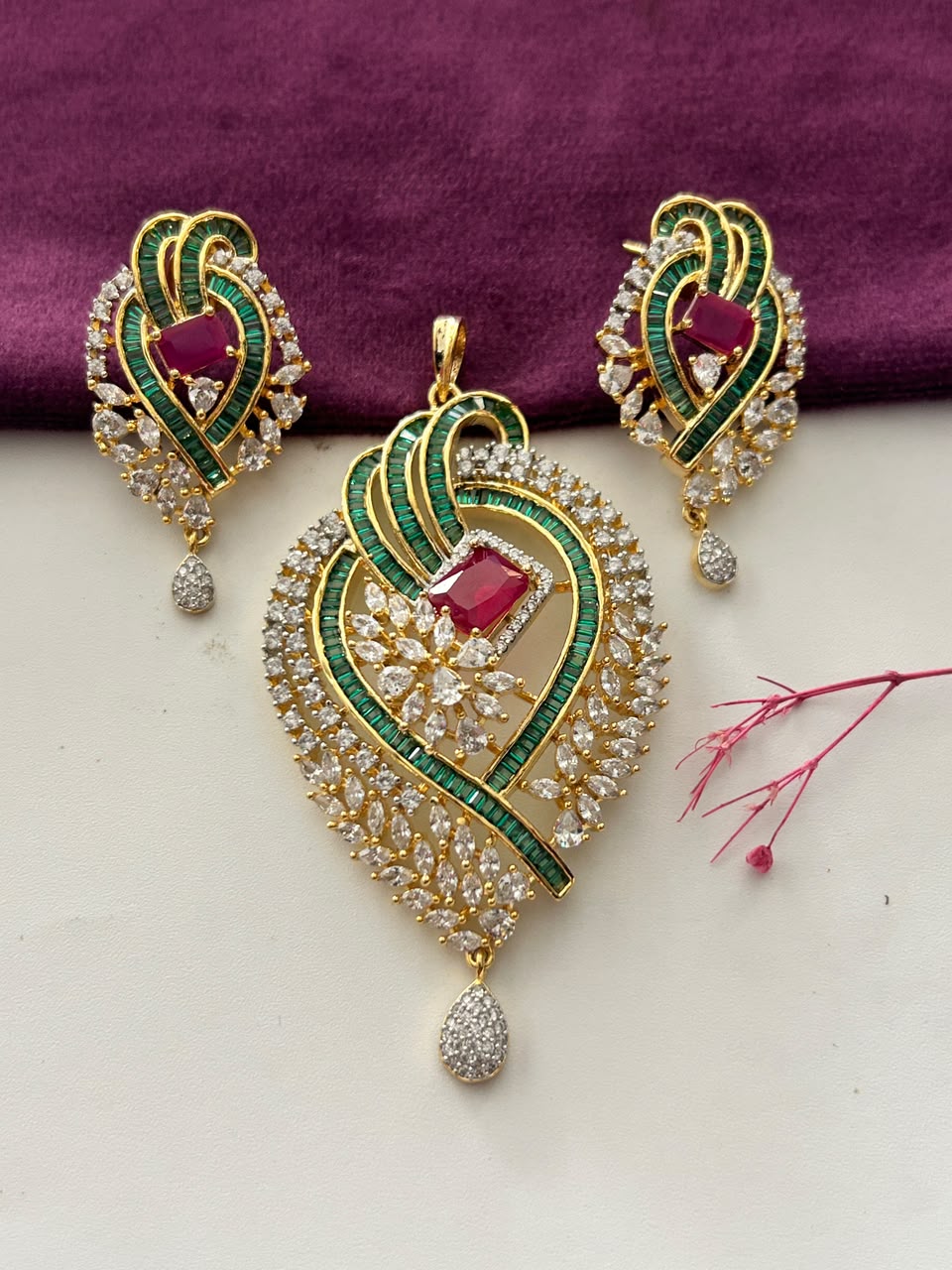 Ruhani Gulnaar Pendant Set