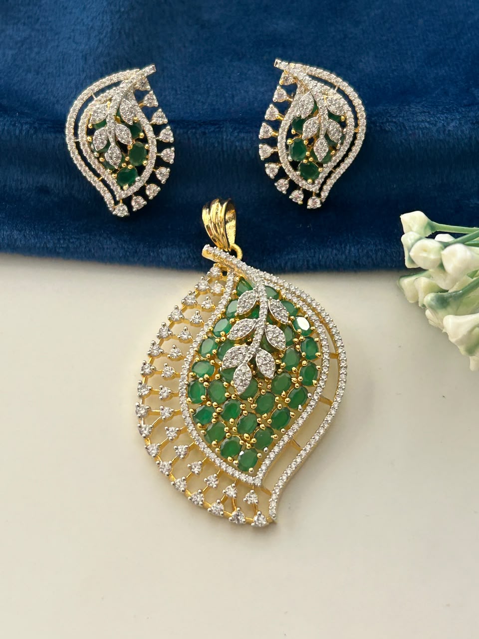 Ruhani Gulnaar Screw Pendant Set