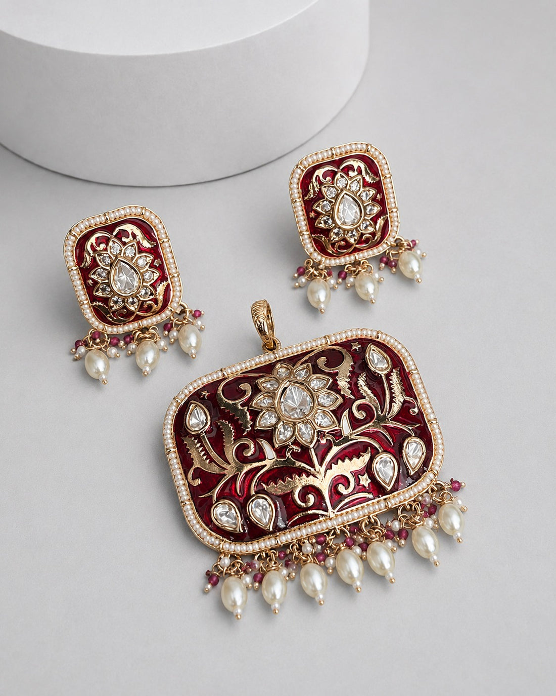 Noor Jharokha Kundan Pendant Set