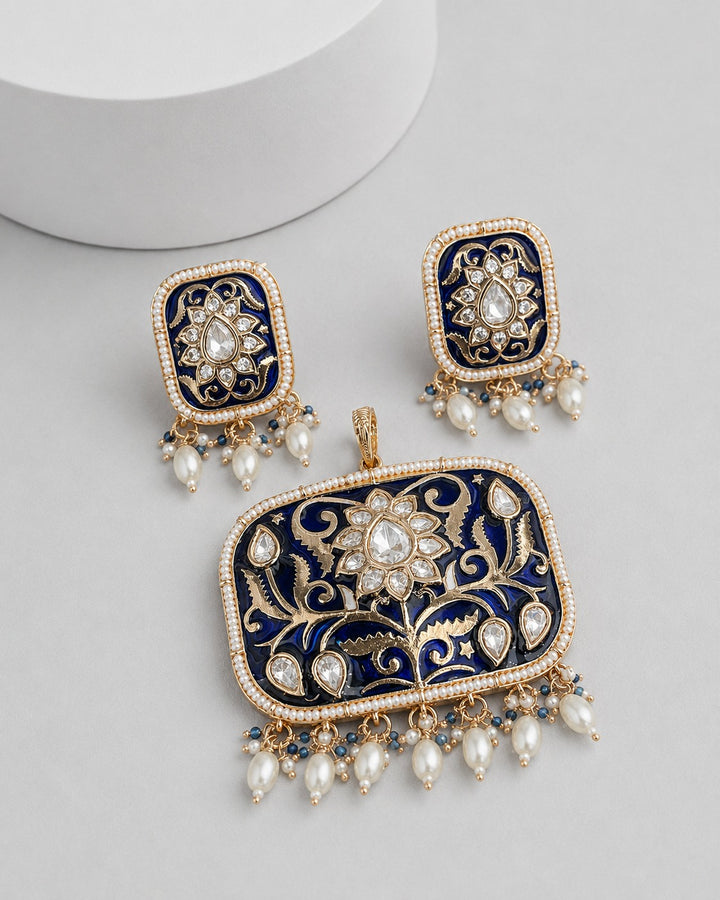 Noor Jharokha Kundan Pendant Set