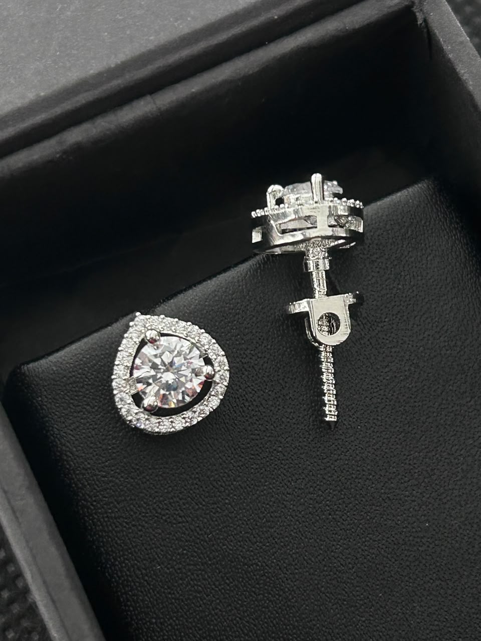Vamika Teardrop Screw Back Studs Earrings