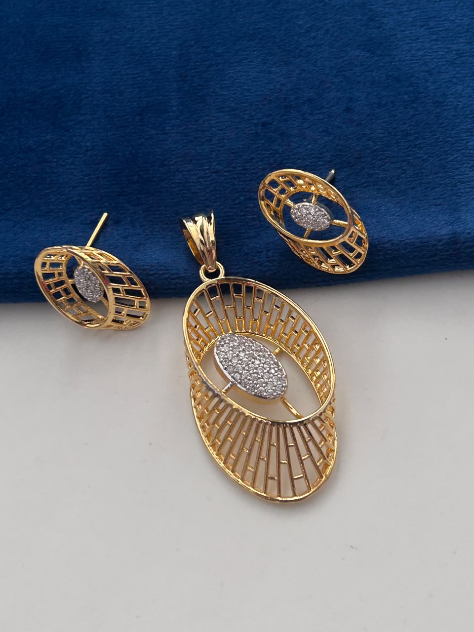 Virelle Diamond-Look Lattice Pendant Set