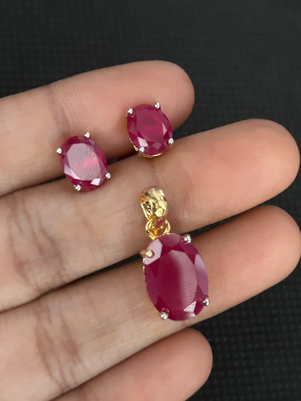 Ovelia Luxe Oval Solitaire Pendant Set