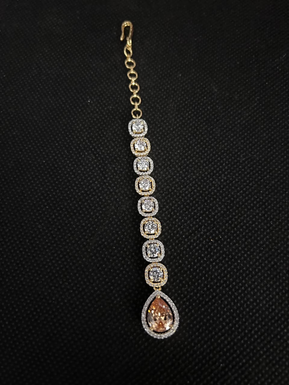 Luxe Halo Teardrop Maang Tikka