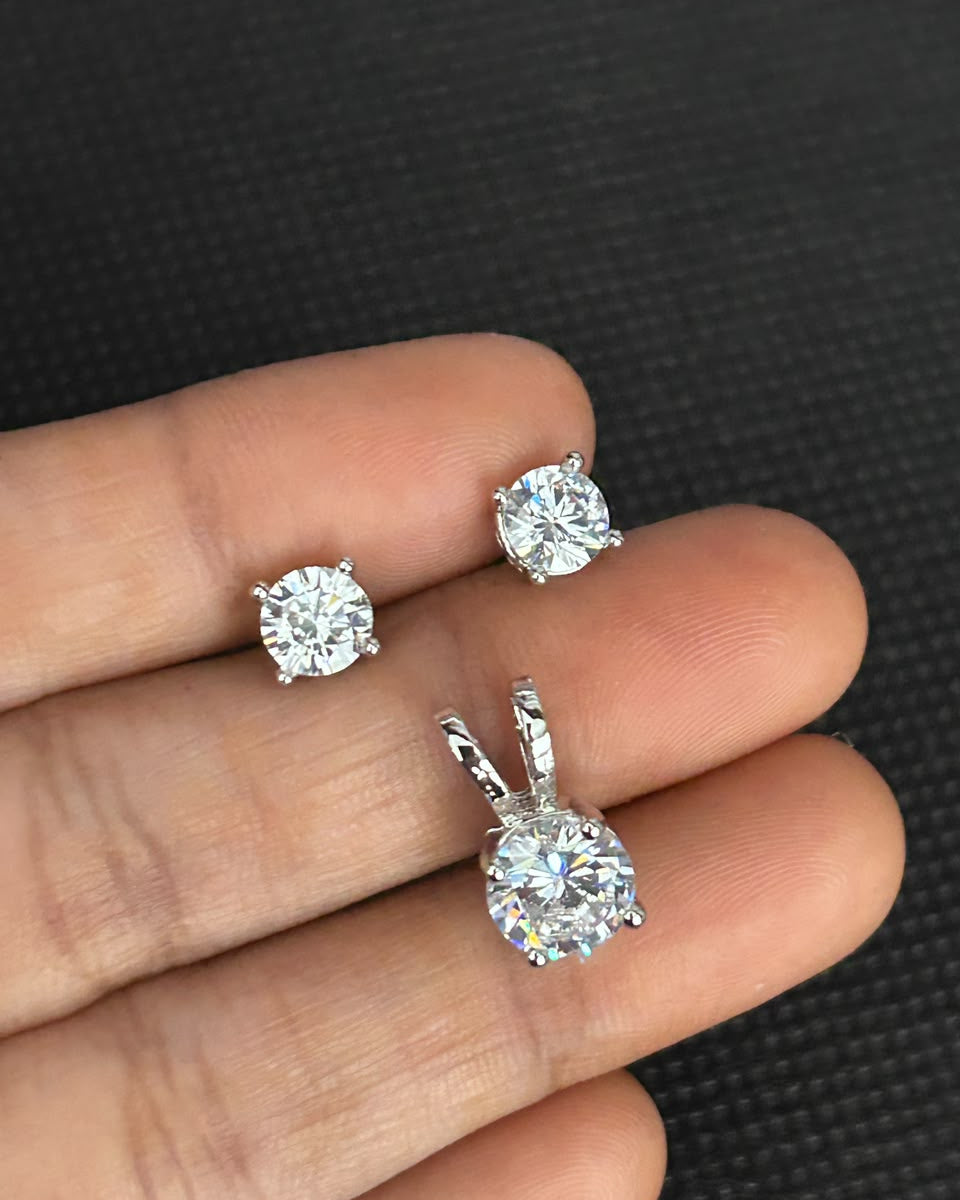 Solara Luxe Solitaire Pendant Set