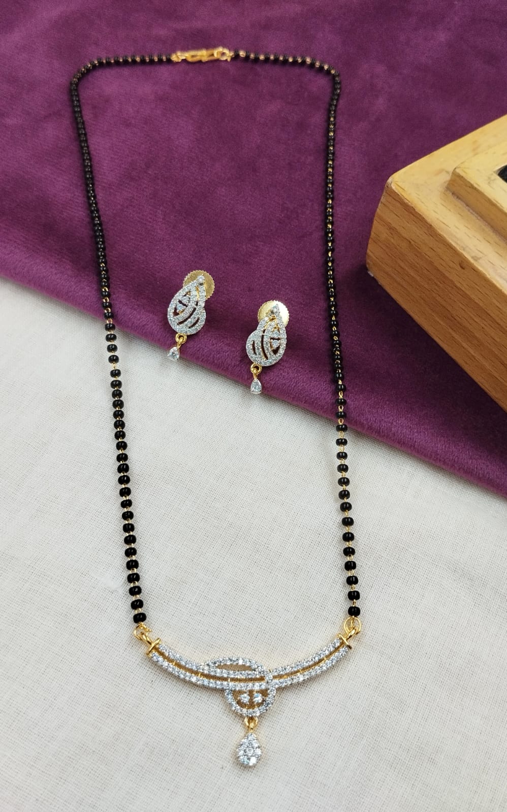 Aarvika Diamond-Look Black Bead Mangalsutra Set – 18 Inch